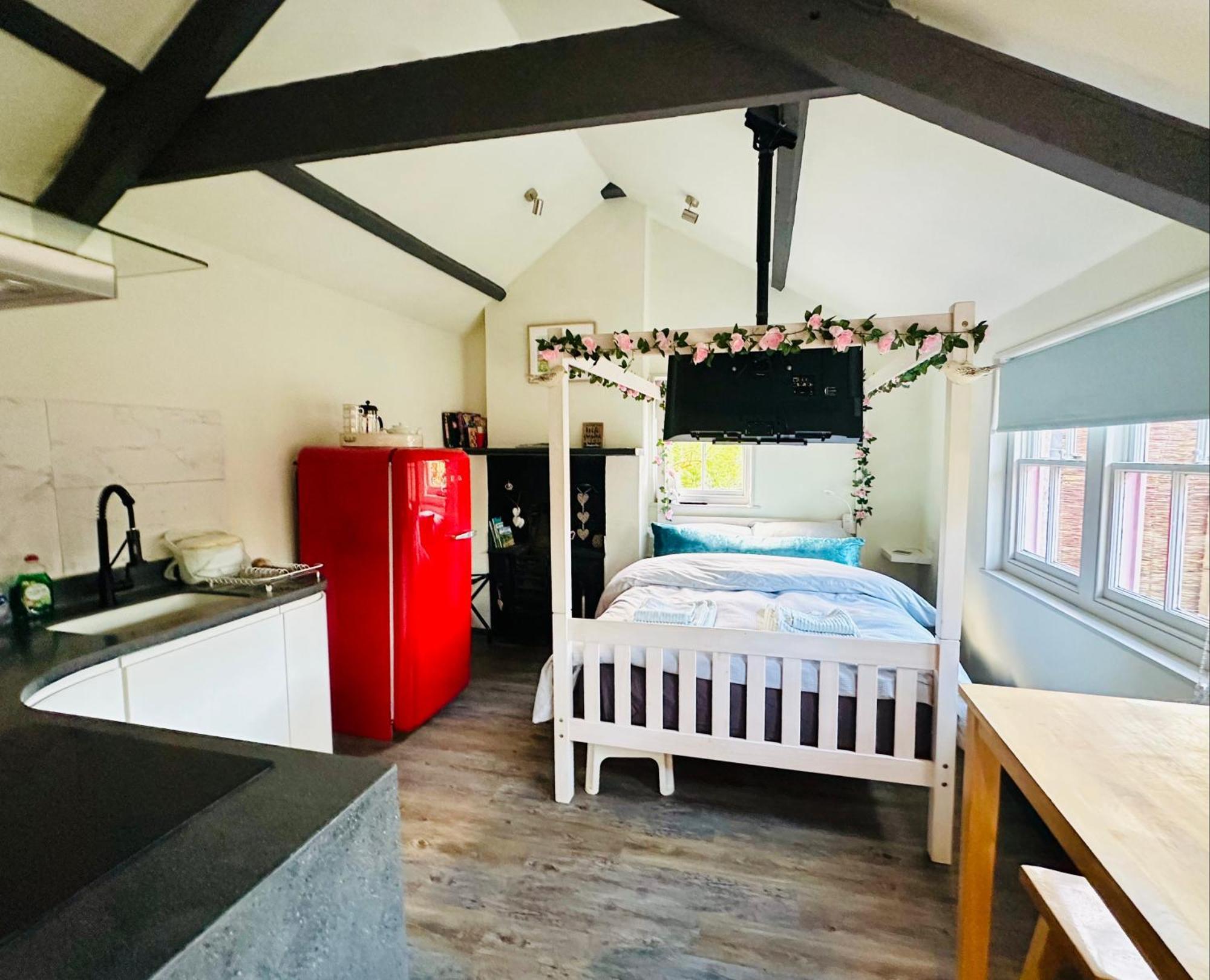 Tiny Romantic Retreat With Hot Tub On A Country Estate Near Cardigan Bay In Eryri Snowdonia Llanbedr  Exterior foto