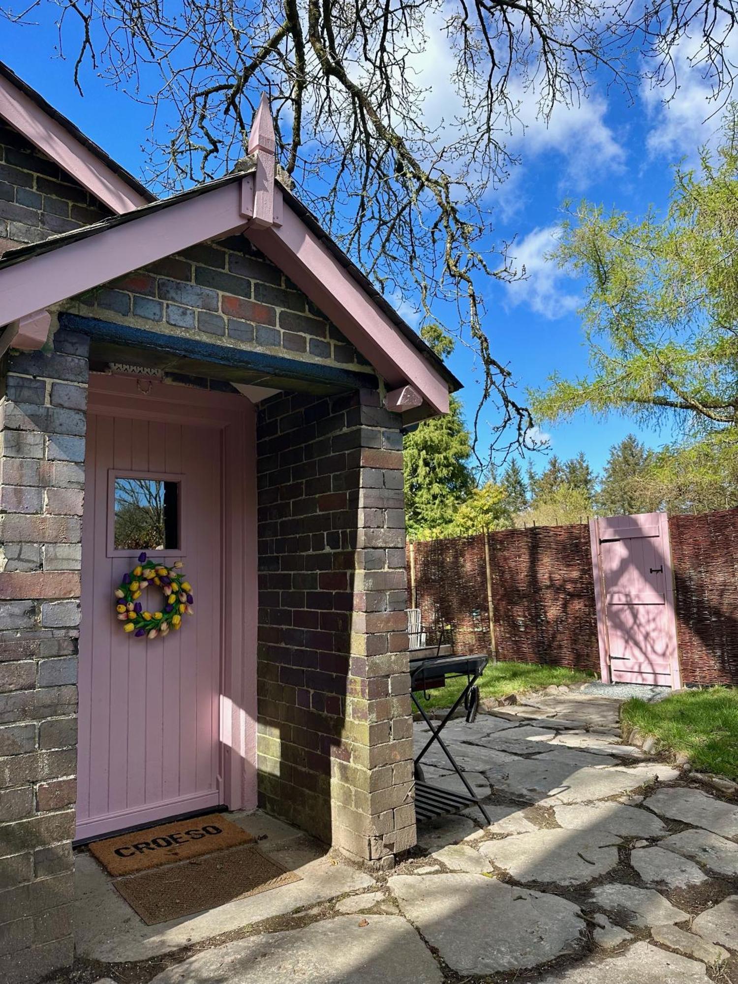 Tiny Romantic Retreat With Hot Tub On A Country Estate Near Cardigan Bay In Eryri Snowdonia Llanbedr  Exterior foto